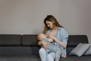 6 Breastfeeding Must-haves for New Mums